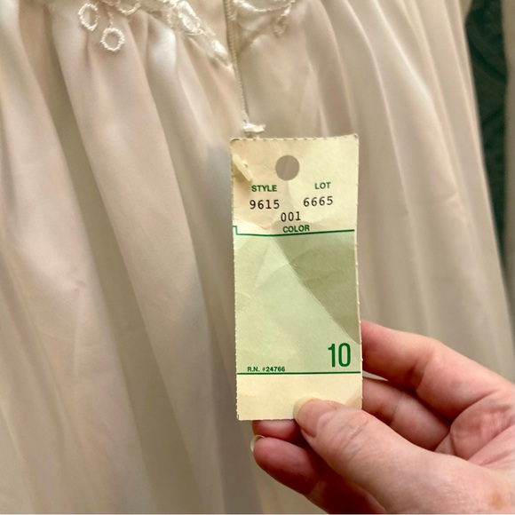 Vintage Alfred Angelo Victorian Style Wedding Dress - Model 9615 - Picture 7 of 8